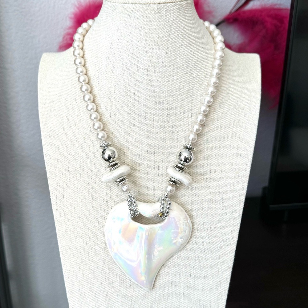 Vintage Opalescent Large Pendant Pearl Necklace